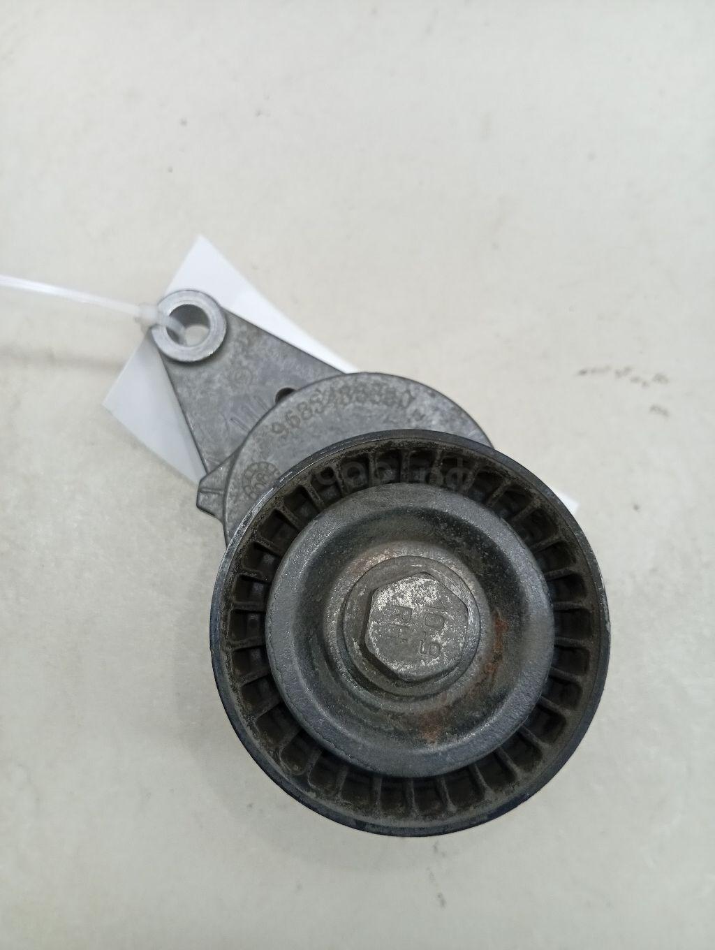 Натяжитель ремня