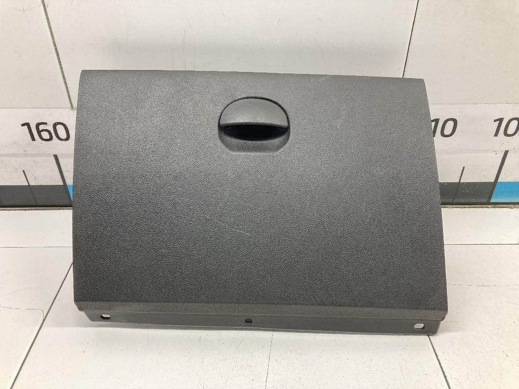 Крышка (дверца) бардачка