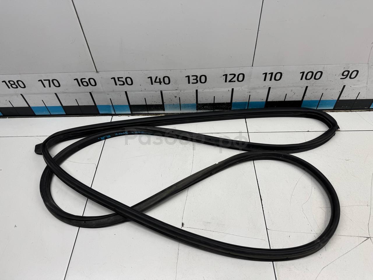 Уплотнитель двери