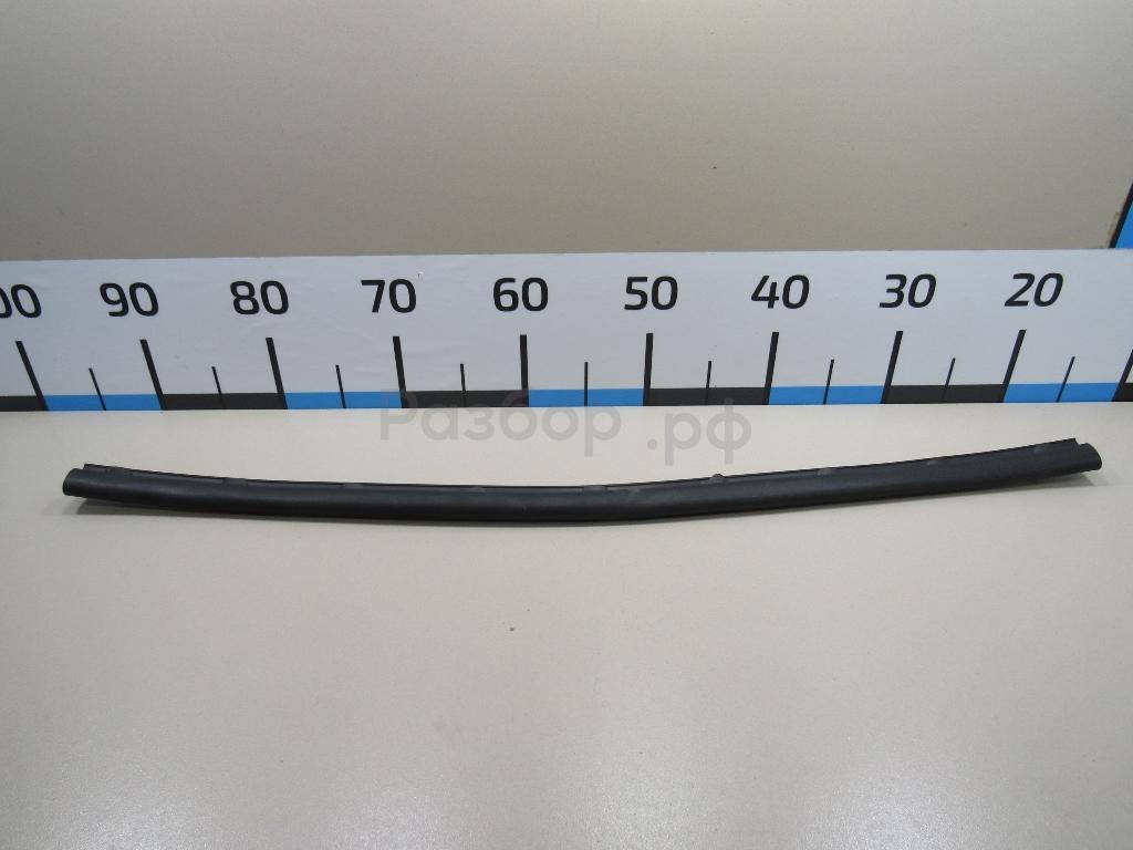 Уплотнитель капота