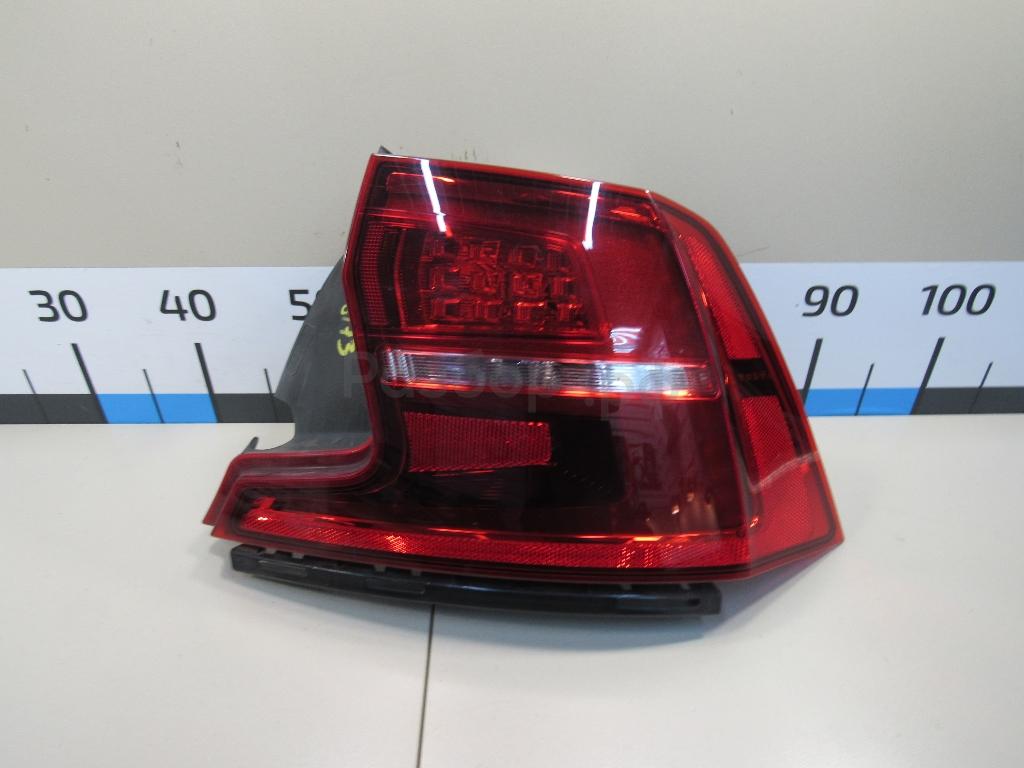 Фонарь задний наружный правый