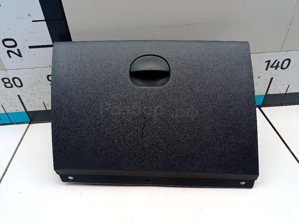 Крышка (дверца) бардачка