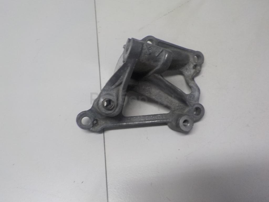 Кронштейн генератора