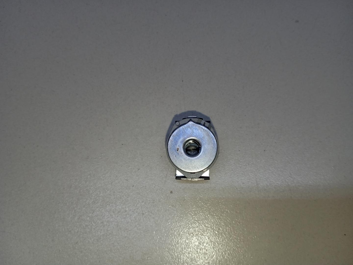 Крепеж фары