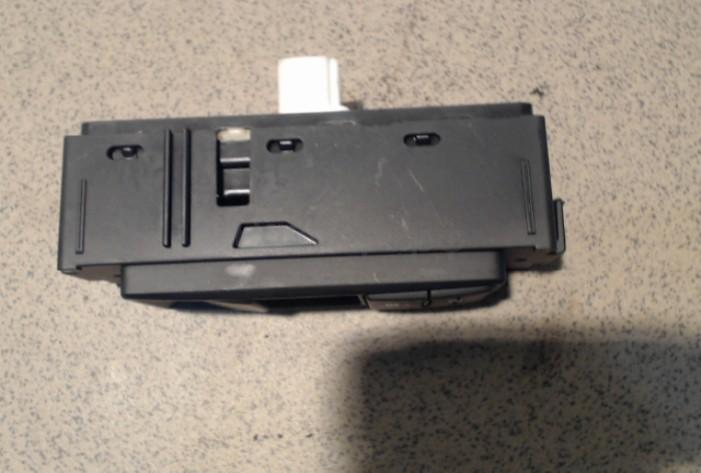 Кнопка стеклоподъемника