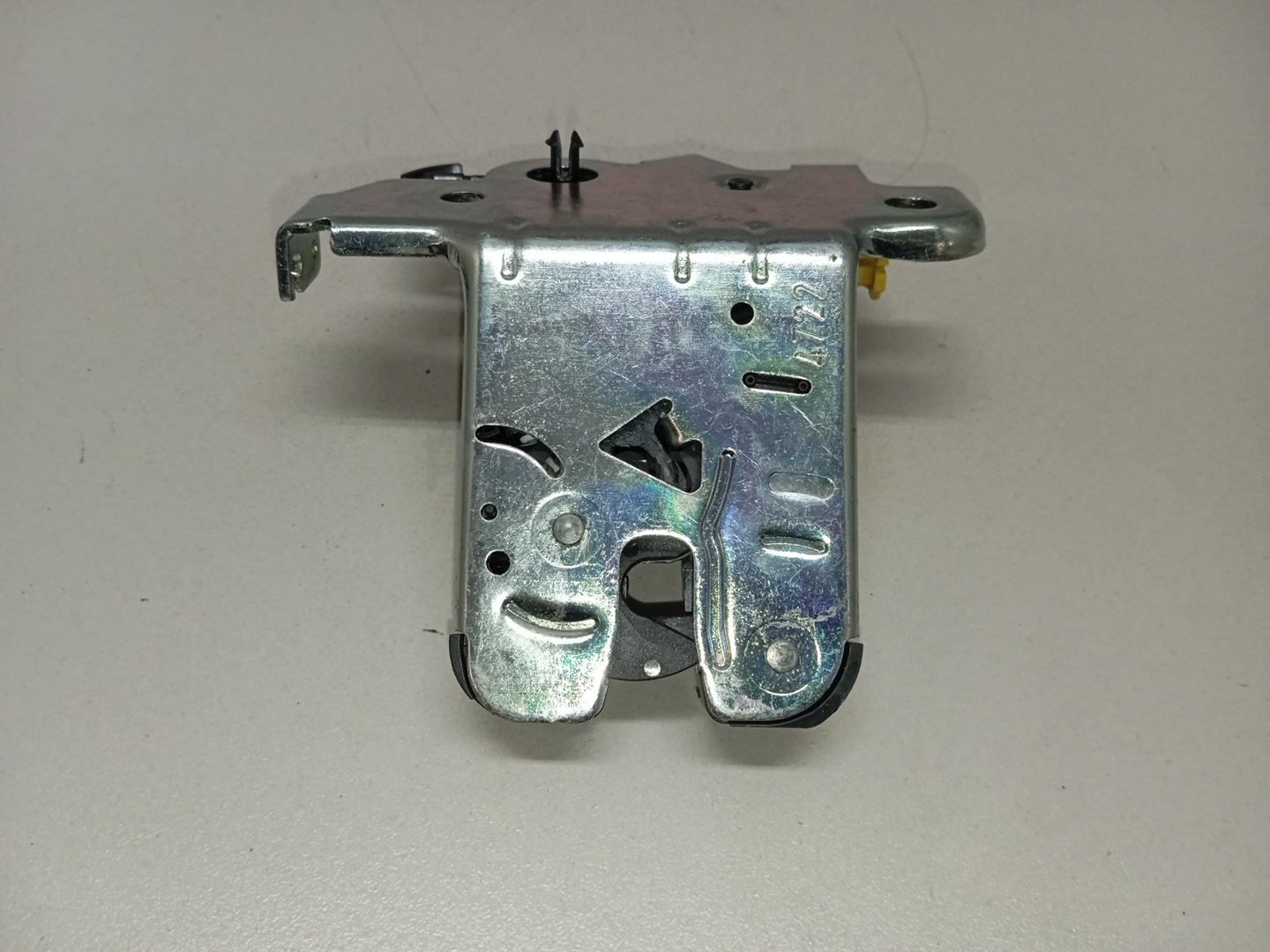 Замок багажника