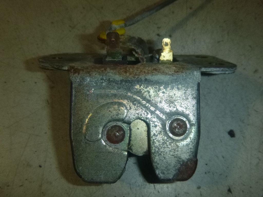 Замок багажника