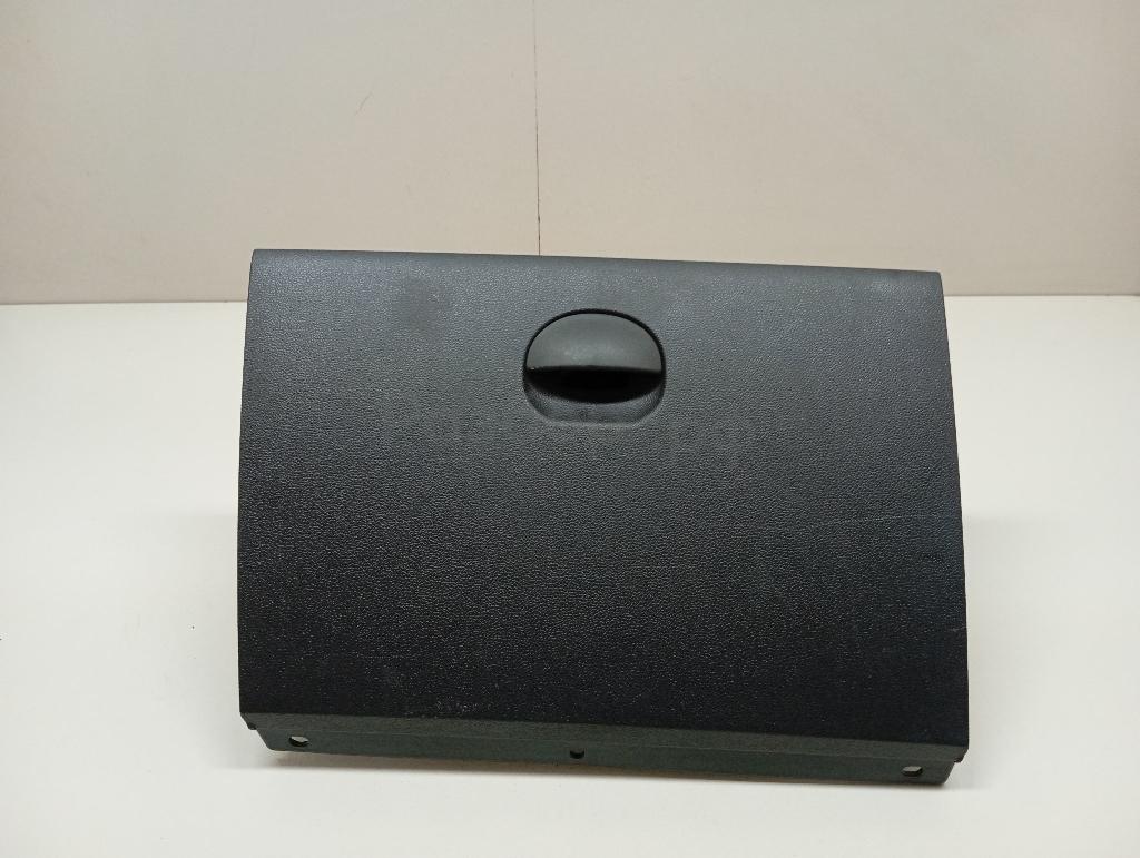 Крышка (дверца) бардачка