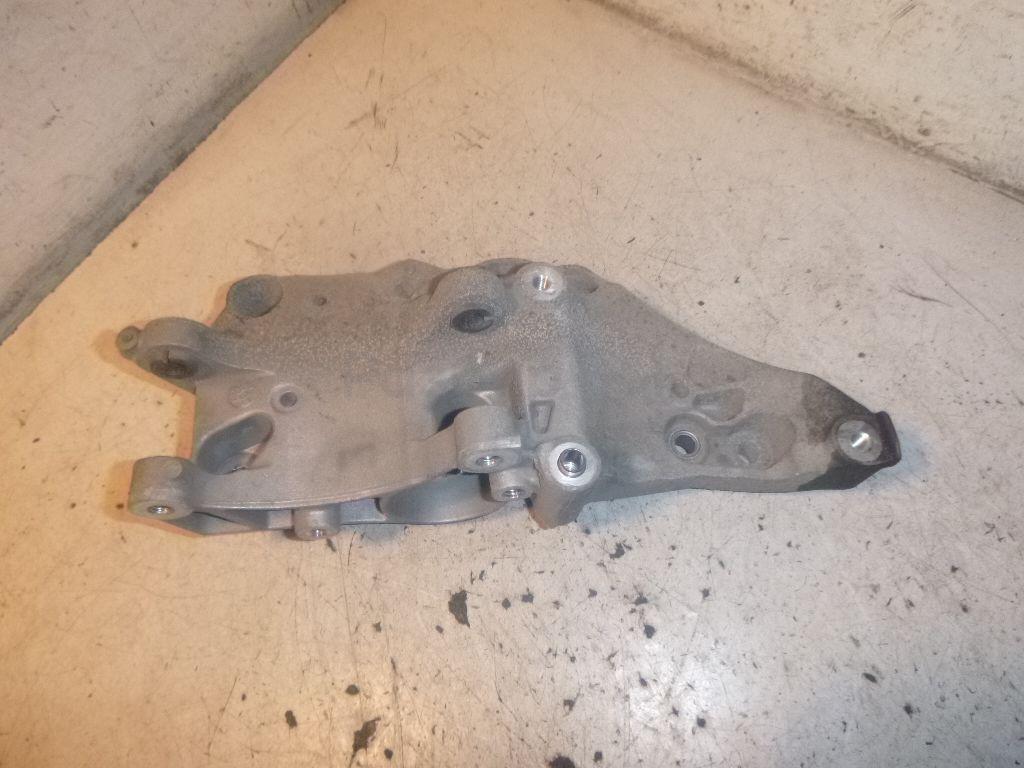 Кронштейн генератора