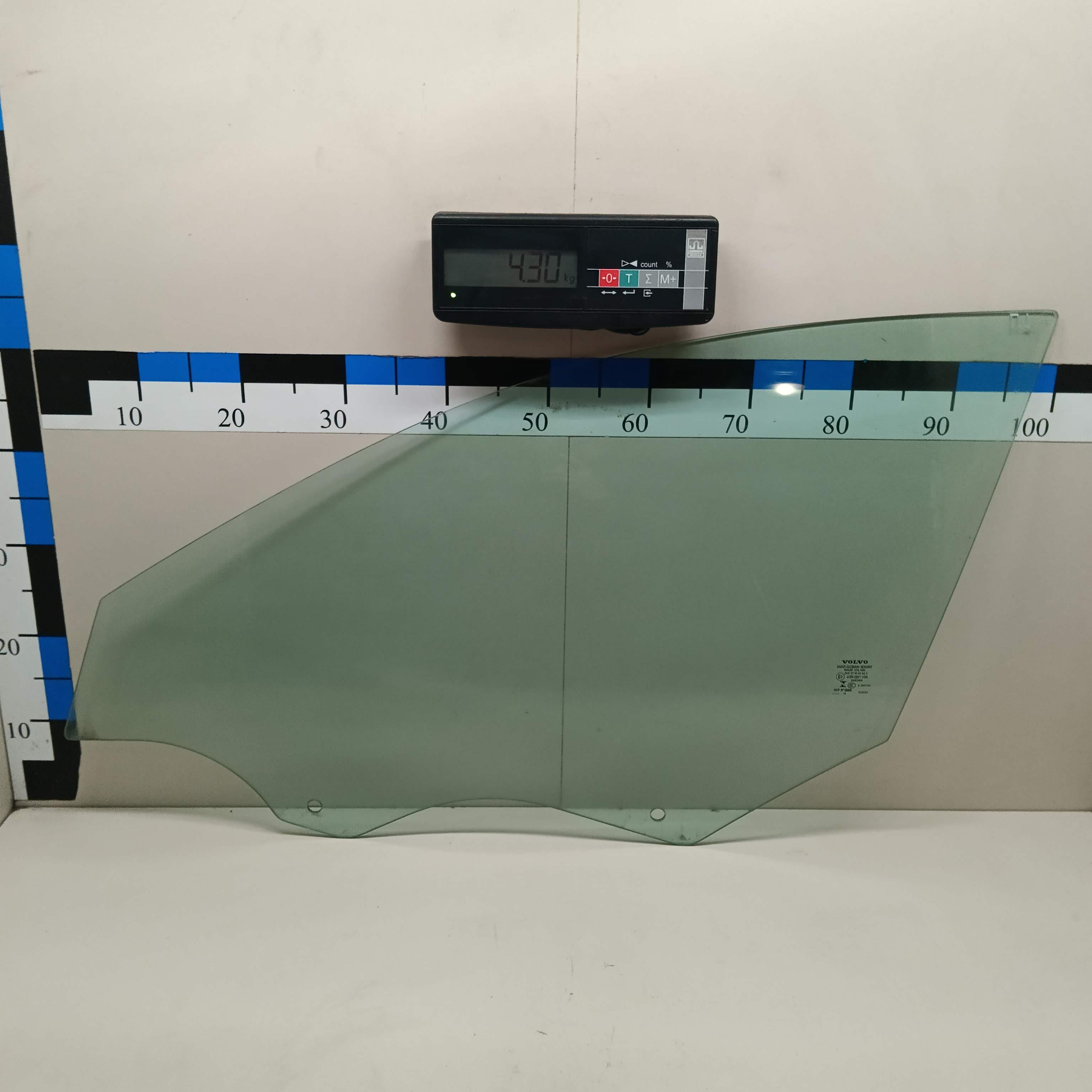 Стекло двери передней левой